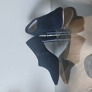 CLARKS Suede Black Ankle Booties Womens 9